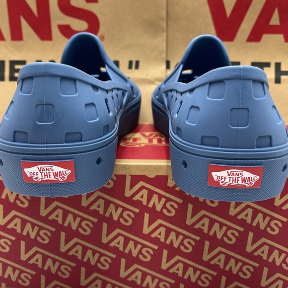 Vans Men’s Slip-On Trk Captains Blue
VN0A5HF8ZR8
Sneakers - Picture 13 of 16